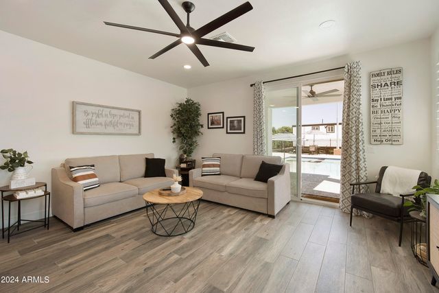 8822 W DEER VALLEY Road, Peoria, AZ 85382