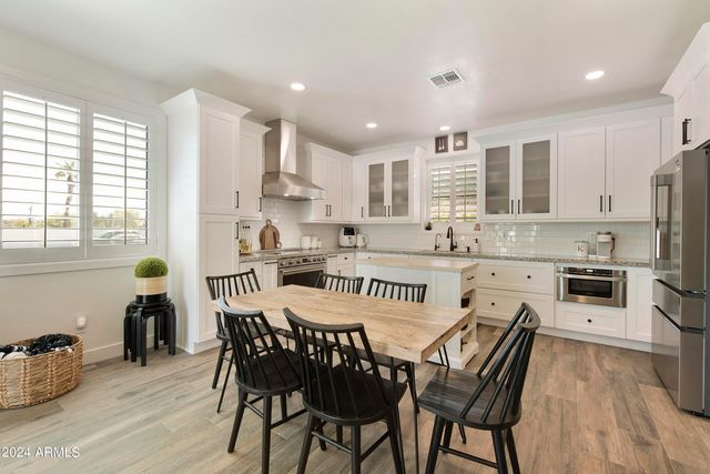 8822 W DEER VALLEY Road, Peoria, AZ 85382