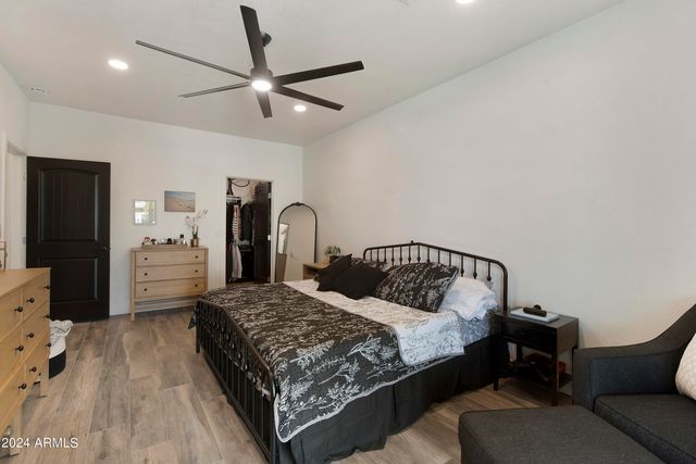 8822 W DEER VALLEY Road, Peoria, AZ 85382