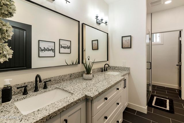 8822 W DEER VALLEY Road, Peoria, AZ 85382