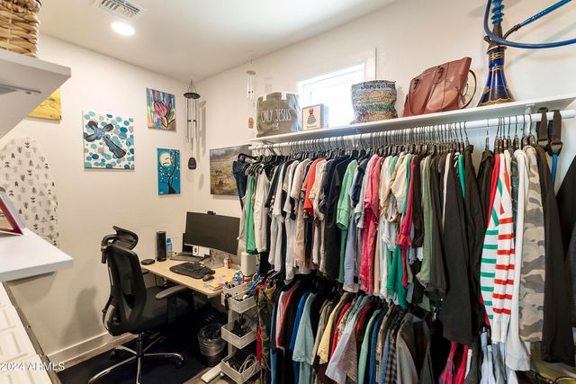 8822 W DEER VALLEY Road, Peoria, AZ 85382