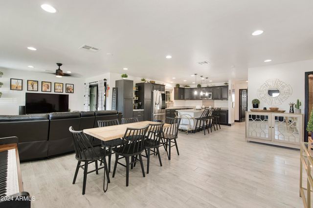 8822 W DEER VALLEY Road, Peoria, AZ 85382