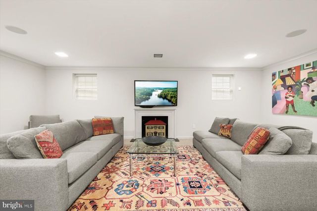 2901 ALBEMARLE ST NW, Washington, DC 20008