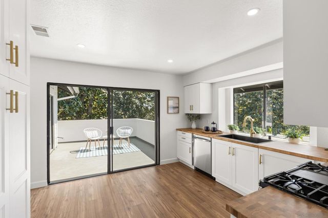 863 Violet Ct, Carlsbad, CA 92011