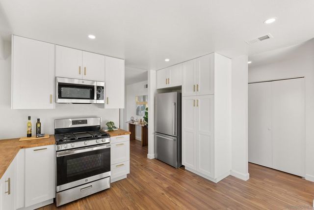 863 Violet Ct, Carlsbad, CA 92011