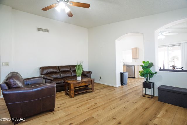 8845 E Apple Tree Drive, Tucson, AZ 85730