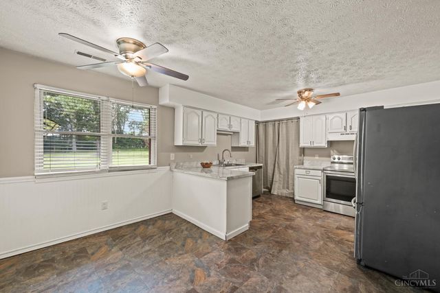304 Oakwood Lane, Goshen Twp, OH 45122