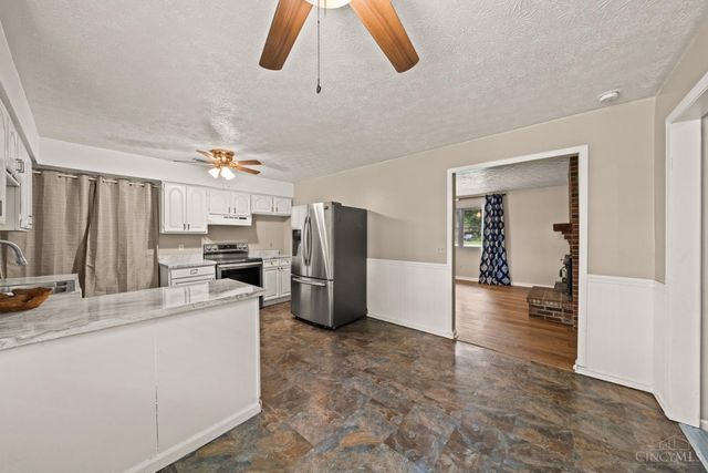 304 Oakwood Lane, Goshen Twp, OH 45122