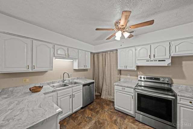 304 Oakwood Lane, Goshen Twp, OH 45122