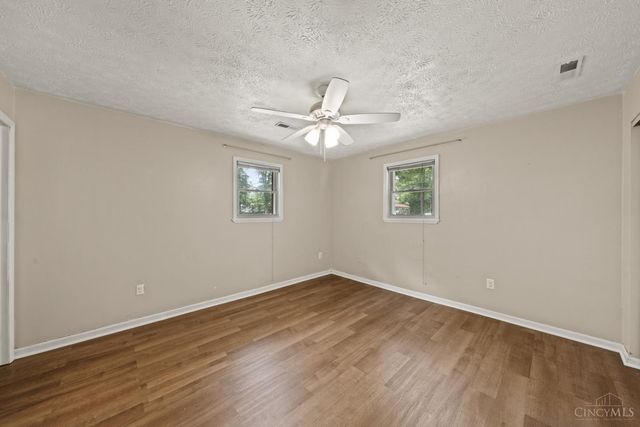 304 Oakwood Lane, Goshen Twp, OH 45122