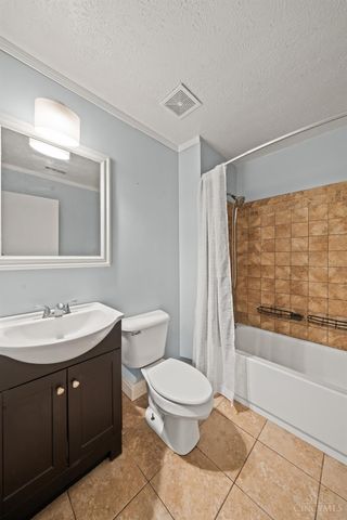 304 Oakwood Lane, Goshen Twp, OH 45122