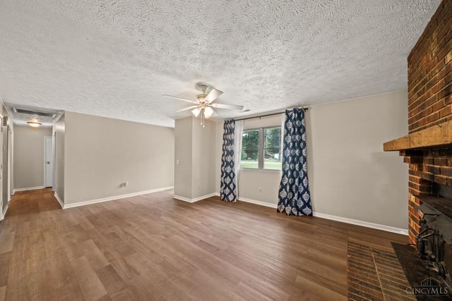 304 Oakwood Lane, Goshen Twp, OH 45122