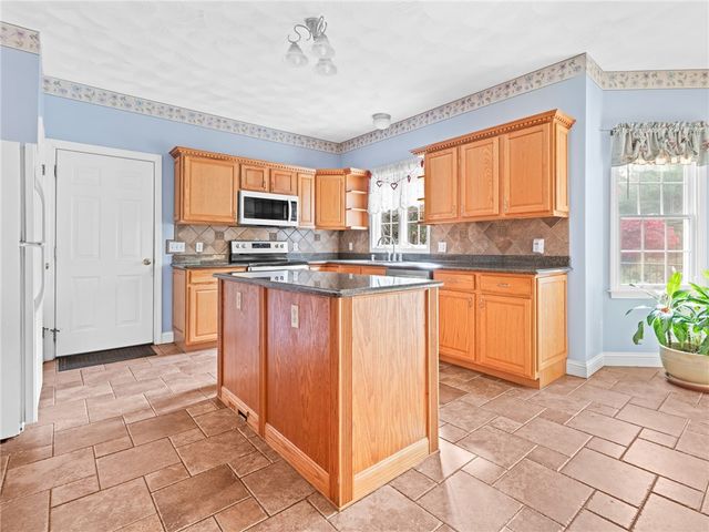 3 Aster Lane, Coventry, RI 02831