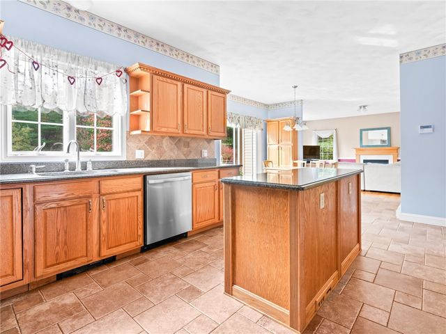 3 Aster Lane, Coventry, RI 02831