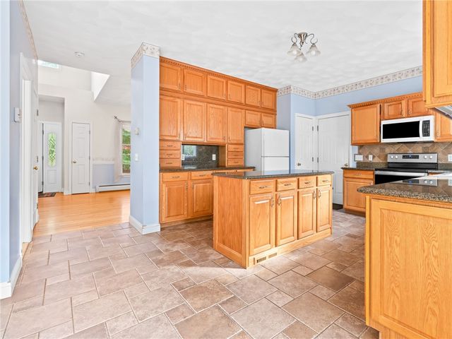 3 Aster Lane, Coventry, RI 02831