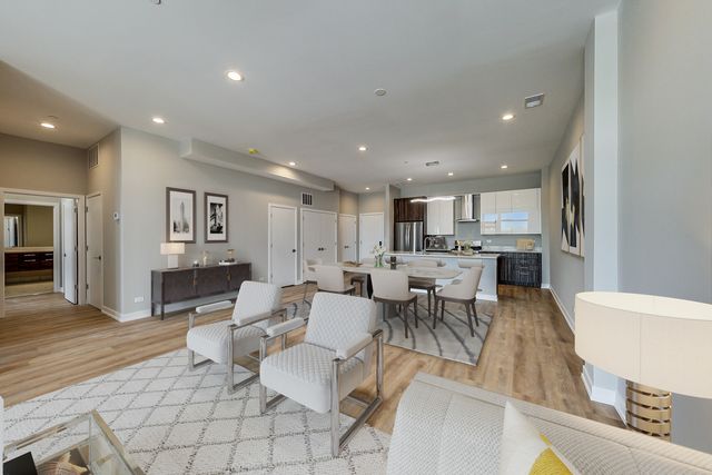 8025 Skokie Boulevard 302, Skokie, IL 60077