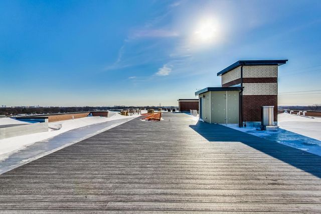 8025 Skokie Boulevard 302, Skokie, IL 60077
