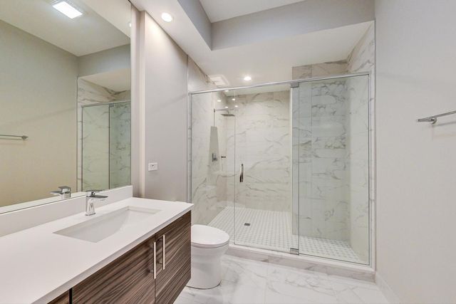 8025 Skokie Boulevard 302, Skokie, IL 60077