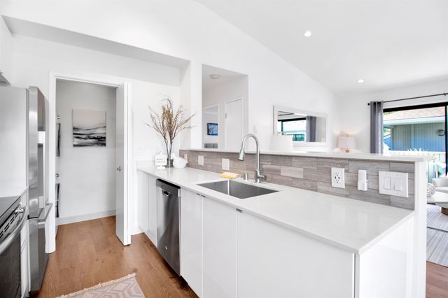 22 Schooner Ct, Richmond, CA 94804