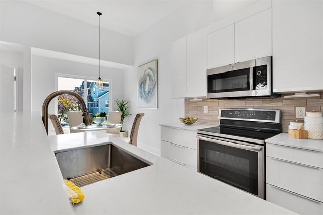 22 Schooner Ct, Richmond, CA 94804