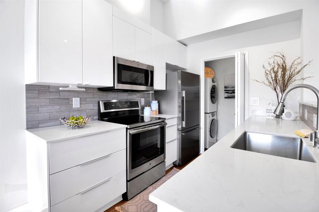 22 Schooner Ct, Richmond, CA 94804