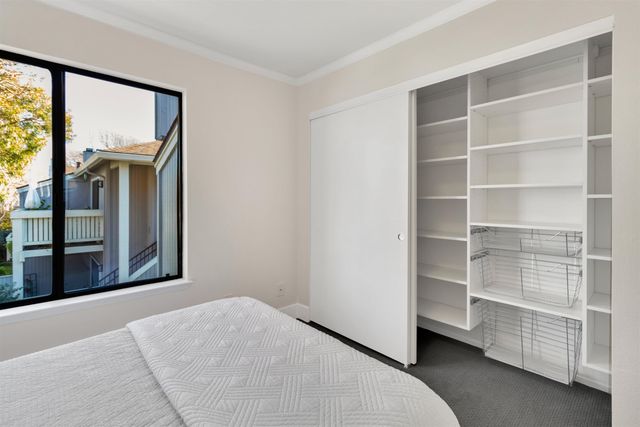 22 Schooner Ct, Richmond, CA 94804