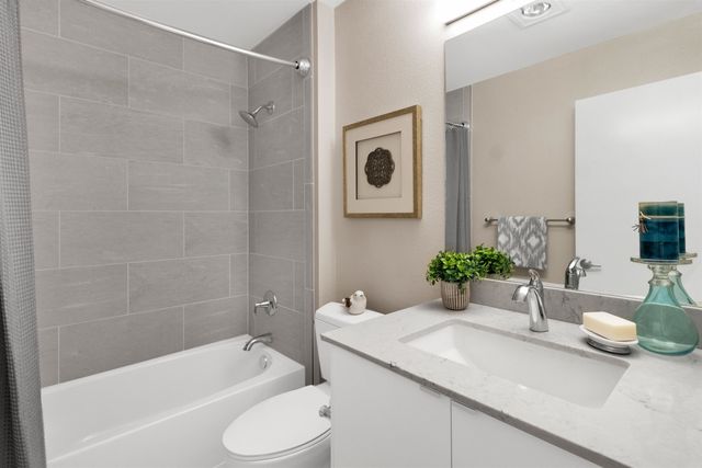 22 Schooner Ct, Richmond, CA 94804