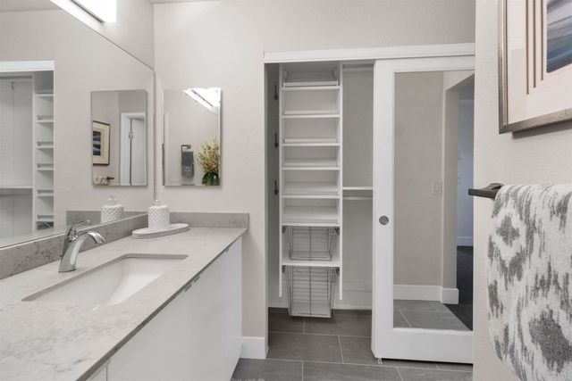 22 Schooner Ct, Richmond, CA 94804