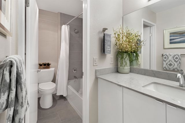 22 Schooner Ct, Richmond, CA 94804