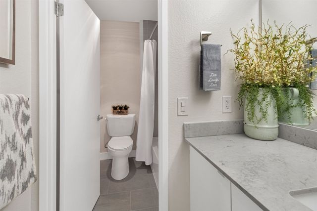 22 Schooner Ct, Richmond, CA 94804