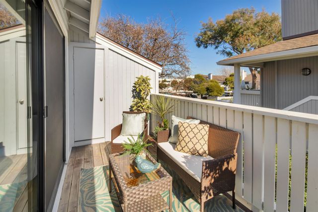 22 Schooner Ct, Richmond, CA 94804