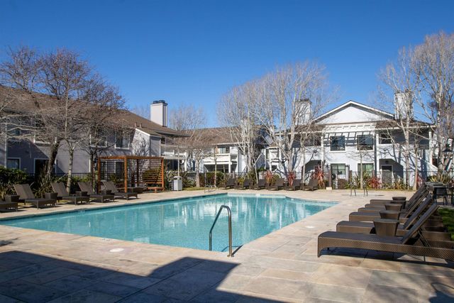 22 Schooner Ct, Richmond, CA 94804