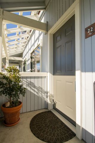 22 Schooner Ct, Richmond, CA 94804