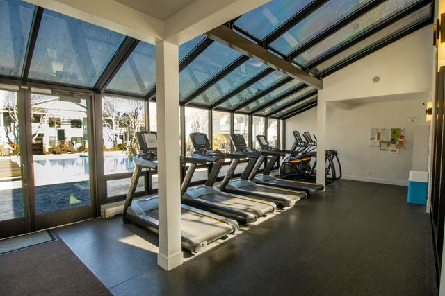 22 Schooner Ct, Richmond, CA 94804