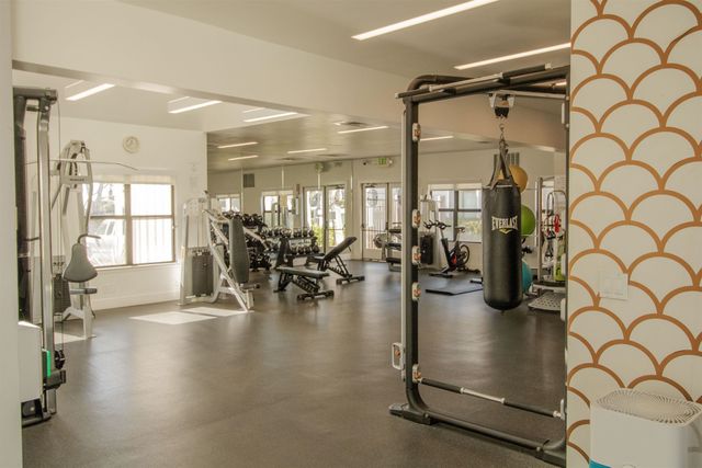 22 Schooner Ct, Richmond, CA 94804