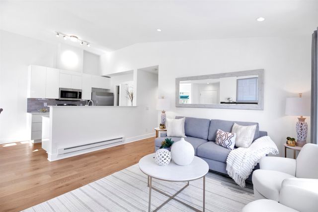 22 Schooner Ct, Richmond, CA 94804