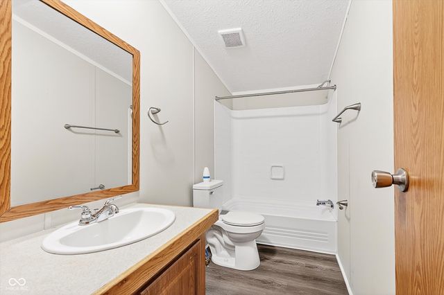 48 Echo Lake W Drive, Mooresville, IN 46158