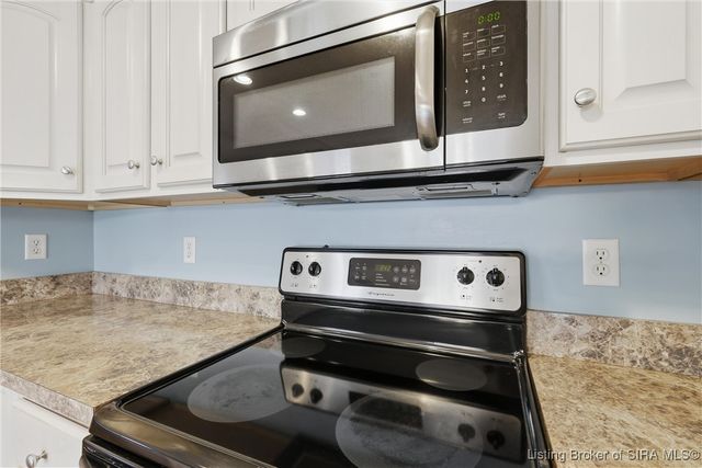 3809 Ridgetop Circle, Jeffersonville, IN 47130