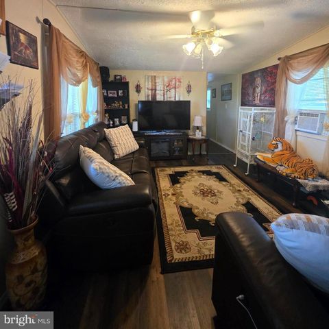 126 E LN, Harrisburg, PA 17111