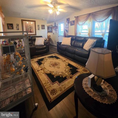 126 E LN, Harrisburg, PA 17111