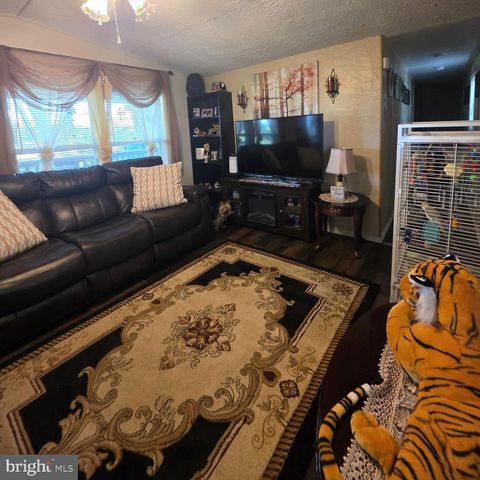 126 E LN, Harrisburg, PA 17111