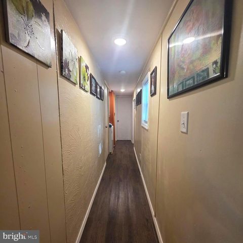 126 E LN, Harrisburg, PA 17111