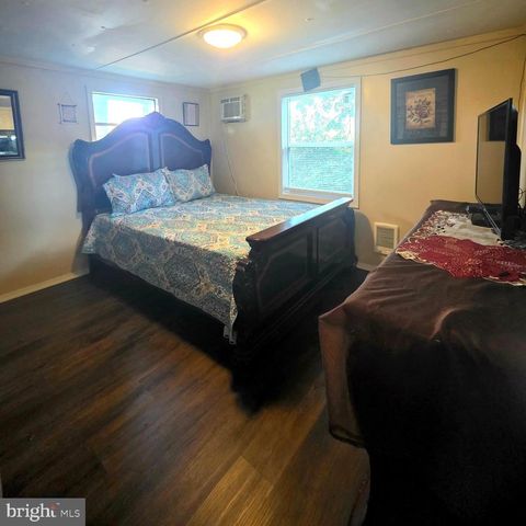 126 E LN, Harrisburg, PA 17111