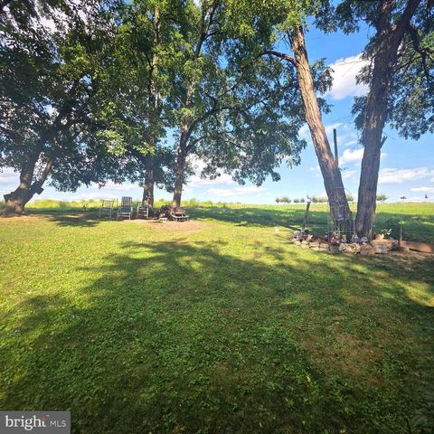 126 E LN, Harrisburg, PA 17111