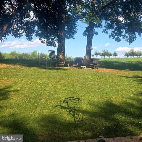 126 E LN, Harrisburg, PA 17111