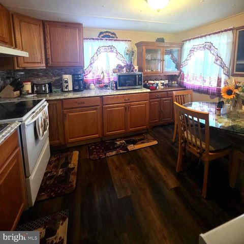 126 E LN, Harrisburg, PA 17111