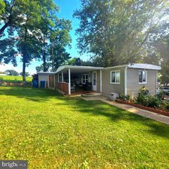 126 E LN, Harrisburg, PA 17111