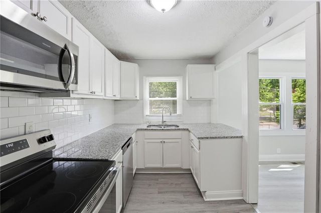 215 Moreland Way, Atlanta, GA 30354