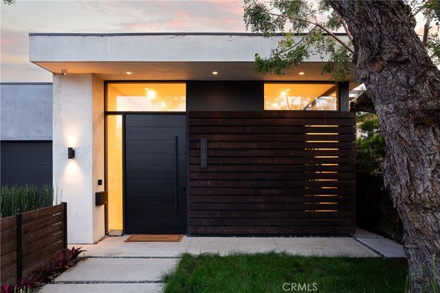 1756 Voorhees Avenue, Manhattan Beach, CA 90266