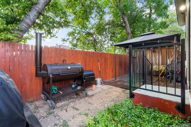 6210 W Jolie Ct, San Antonio, TX 78240